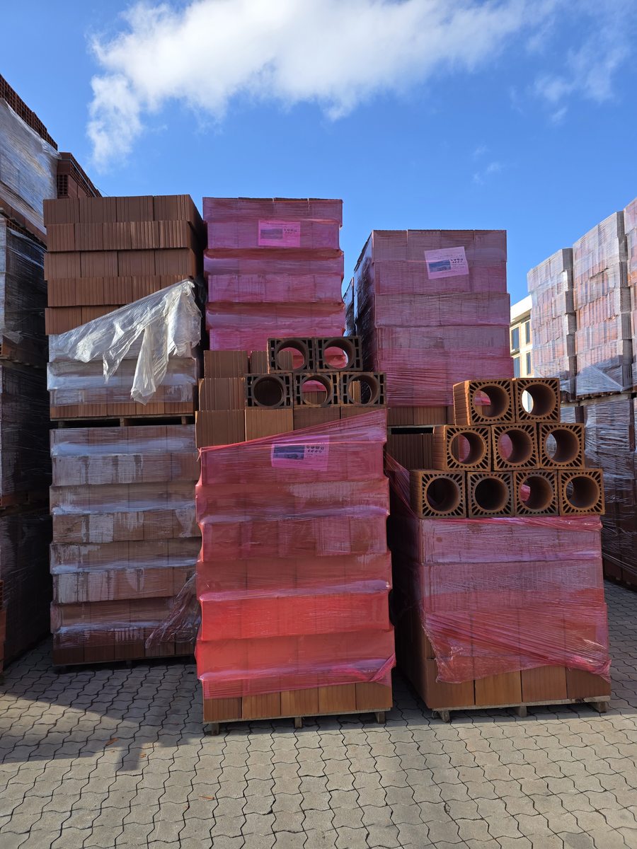 Blloqe Hollo të Mëdha